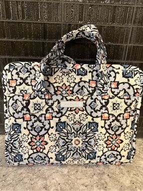 Vera Bradley Hanging Travel Organizer - Lisbon Medallion